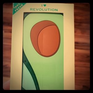 I 💜 Revolution Avocado Palette